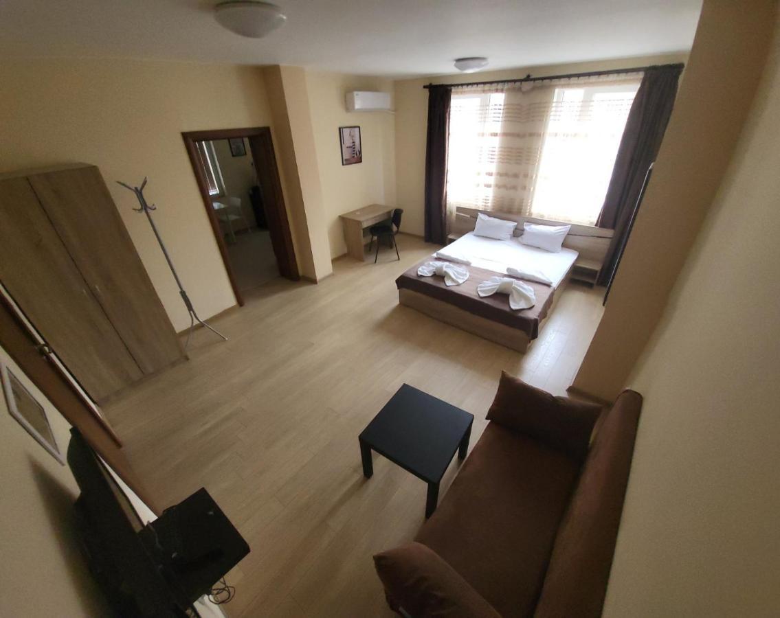 Twain Apart&Rooms, Sofia